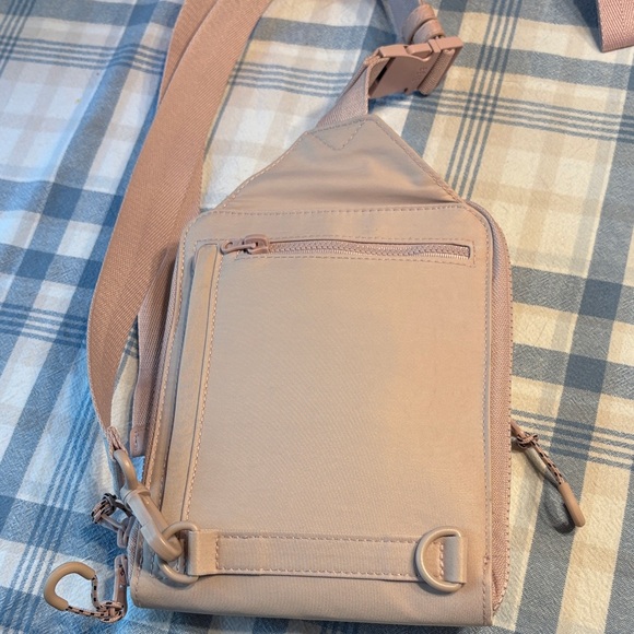 BEIS Atlas Pink Sport Sling Crossbody Bag - Picture 2 of 3